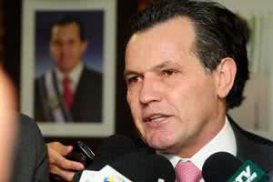 Imagem Governador do Mato Grosso é preso por porte ilegal de arma