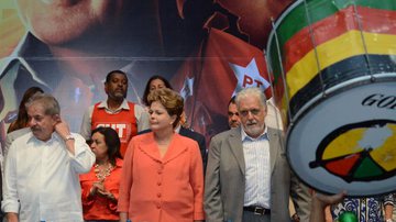 Imagem Juntos, Dilma e Lula defendem PT, projeto e criticam oposição