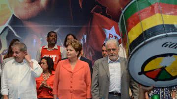 Imagem Juntos, Dilma e Lula defendem PT, projeto e criticam oposição