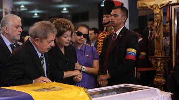 Imagem Dilma e Wagner vão a velório de Chávez e adianta retorno ao Brasil