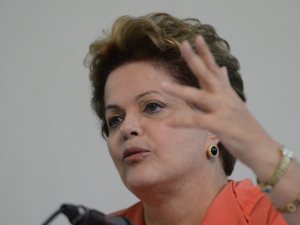 Imagem Dilma agradece pelo Twitter aprovação da MP do Mais Médicos