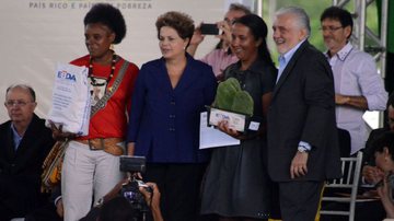 Imagem Dilma em Feira: presidente entrega certificados a alunos do Pronatec