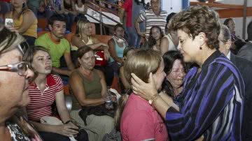 Imagem Dilma Rousseff se encontra com familiares de vítimas