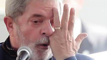 Imagem Lula recebe apelido de "Nine", por conta do número de dedos que tem