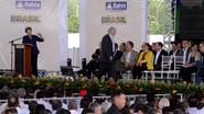 Imagem Apertado, Wagner tenta deixar palanque, mas leva bronca de Dilma
