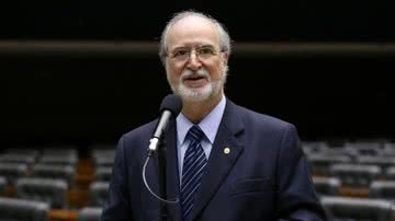 Imagem Eduardo Azeredo renuncia ao mandato de deputado