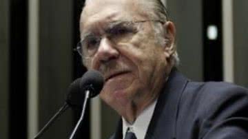 Imagem  Sarney sente dor no peito e é atendido em hospital de Brasília