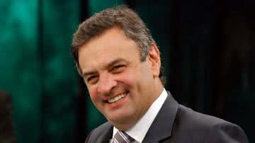Imagem Gilberto Gil recebe Aécio Neves no Camarote 2222    