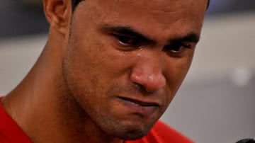 Imagem Ex-goleiro Bruno trabalha em fábrica de vassouras na penitenciária