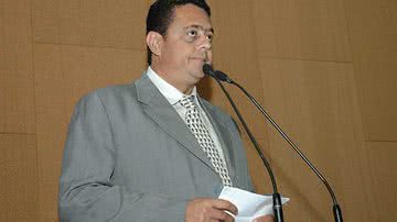 Imagem Luciano Simões cobra transparência no governo Wagner