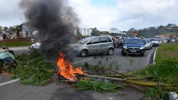 Imagem Após grave acidente na avenida Luis Eduardo Magalhães, moradores protestam