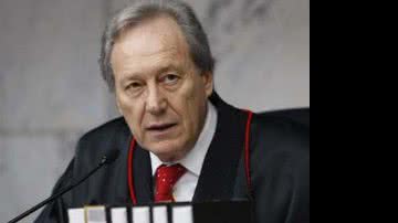 Imagem Lewandowski barra senador em ação dos royalties 