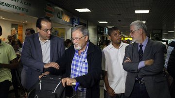 Imagem Português inscrito no Programa Mais Médicos desembarca em Salvador