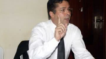 Imagem Alegando perseguição política, deputado promete processar PF e imprensa