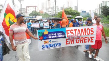 Imagem Servidores municipais decretam greve por tempo indeterminado