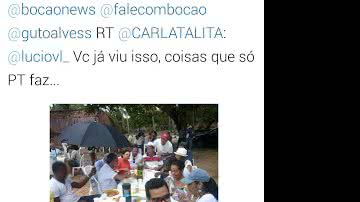 Imagem Prefeito de Camaçari almoça com segurança segurando guarda-chuva