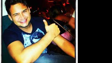 Imagem São João: cantor da banda Mel é preso após dar soco em policial
