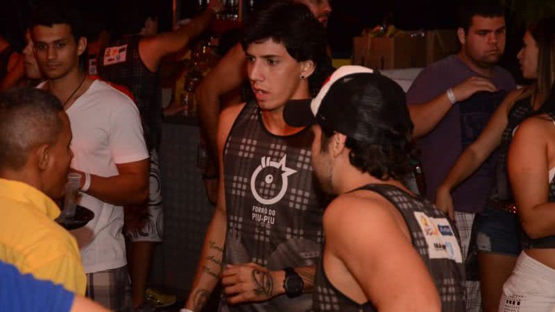 Imagem São João: Victor Ramos é visto sozinho no Forró Piu Piu 