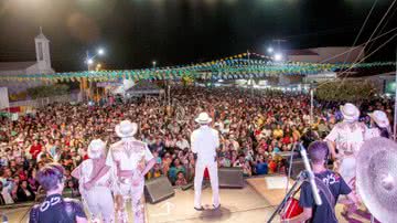 Imagem Irecê: Alcymar Monteiro celebra música nordestina no São Pedro da Boa Vista