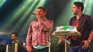 Imagem Jorge &amp; Mateus emocionam fãs no Forró do Sfrega