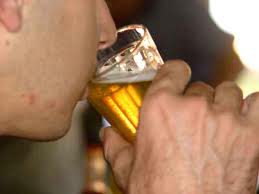Imagem Quantidade de brasileiros que consomem álcool semanalmente cresce 20% 