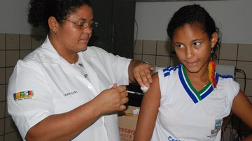 Imagem Meninas recebem vacina contra HPV nas unidades de ensino da Região Metropolitana