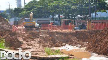 Imagem BR-324: pista cede e famigerada cratera aumenta