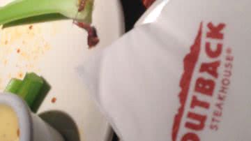 Imagem Em nota oficial, Outback lamenta barata "de brinde" na coxinha 