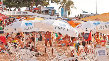 Imagem Barraqueiros são avisados sobre proibição de alugar mesas e cadeiras em praias