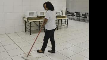 Imagem Mulheres e negros são maioria no setor de asseio e conservação