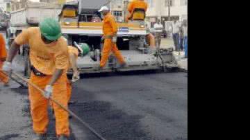 Imagem Prefeitura garante asfaltar 31 ruas até abril do ano que vem