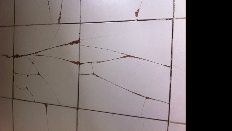 Imagem Consumidor compra apartamento, piso racha e Construtora Sol faz pouco caso