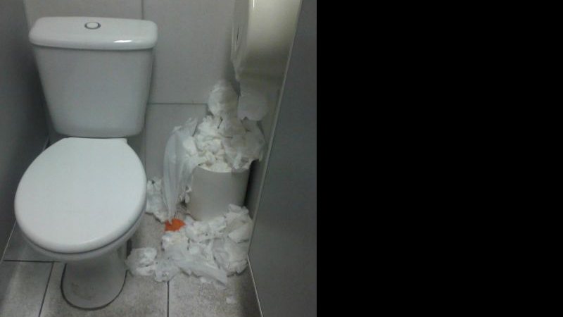 Imagem Alunos da Unijorge reclamam de banheiros emporcalhados