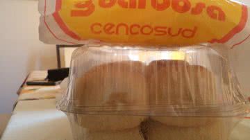 Imagem Cliente compra pãezinhos no GBarbosa e leva "barata de brinde"