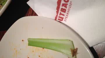 Imagem Outback do Iguatemi serve coxinha com "barata" a cliente