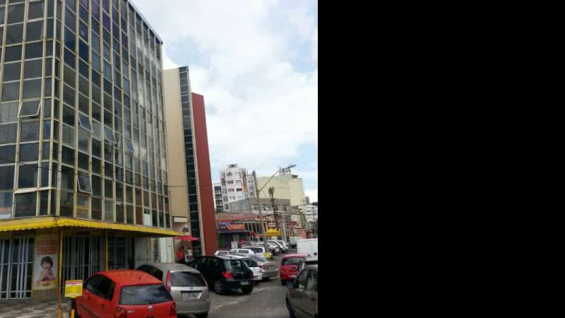 Imagem Barra Center cobra estacionamento e pau come no shopping