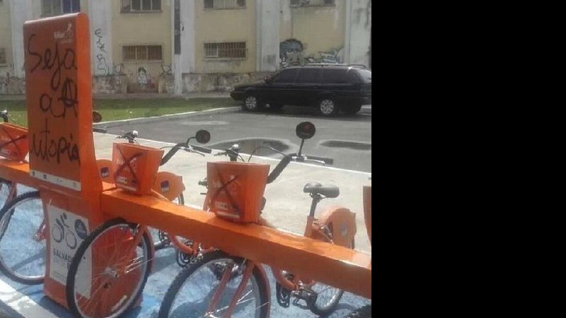 Imagem Mais pichações: bicicletas do Itaú aparecem danificadas no Largo de Roma