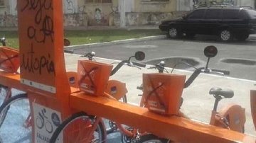 Imagem Mais pichações: bicicletas do Itaú aparecem danificadas no Largo de Roma