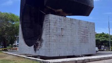 Imagem Monumento Clériston Andrade, atingido por incêndio, começa a ser recuperado