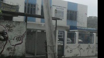 Imagem Coelba faz armengue para sustentar poste no Subúrbio