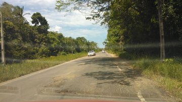 Imagem Vergonha: asfalto &quot;sonrisal&quot; irrita turistas em Itaparica