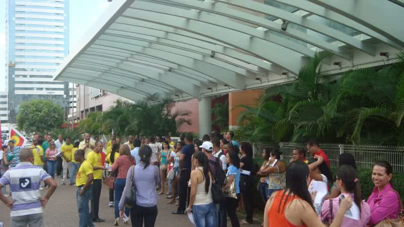 Imagem Relutância de shoppings gera mais protestos. Veja fotos