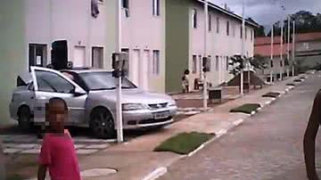 Imagem Feira: vídeo mostra suposta negociação para furar fila no Minha Casa Minha Vida