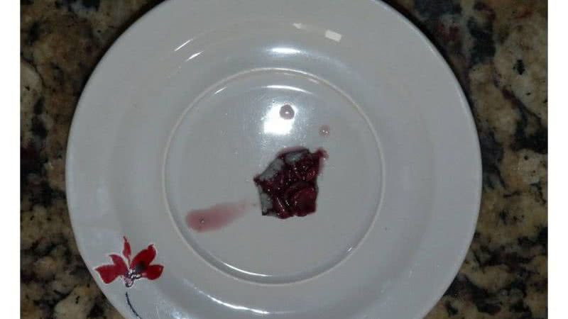Imagem Homem encontra 'gosma verde' em suco Maratá