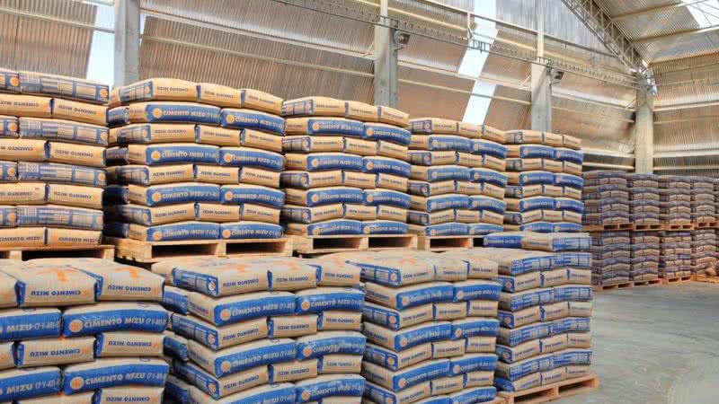 Imagem Grupo assina acordo para fábrica de cimento em Lajedinho