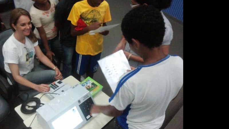 Imagem Estudantes visitam Tribunal Regional Eleitoral