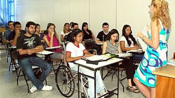 Imagem Pessoas com deficiência física terão vagas prioritárias em escolas públicas