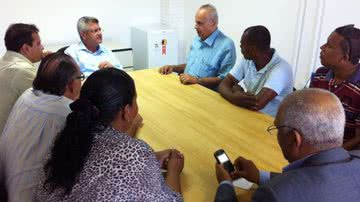 Imagem Profissionais da Pierre Bourdieu cobram salários atrasados