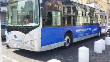 Imagem Neto não vai ao teste do ônibus elétrico. Aleluia apresenta novo transporte