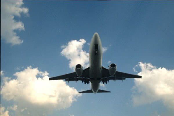 Imagem Tarifa de navegação aérea será reduzida quase à metade em 2013